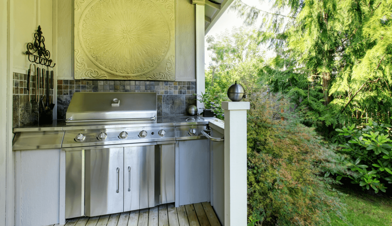 Outdoor Kitchen Ideas for Small Spaces: Maximize Your Cooking Experience!